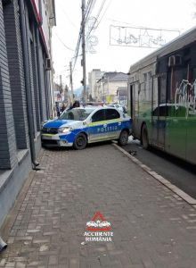 Accident în Suceava, Câmpulung Moldovenesc, Calea Transilvaniei — Coliziune între vehicule. Cauza: Viteză neadaptată